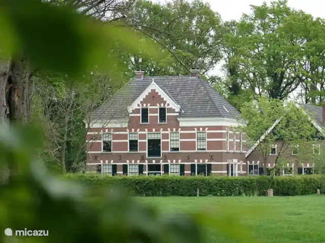 Rondom Winterswijk zijn de Scholtenboerderijen een opvallende verschijning in het coulissenlandschap